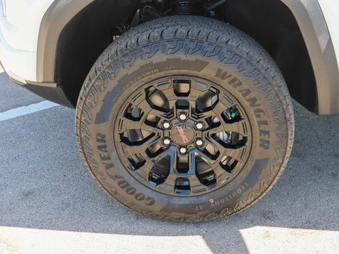 New 2026 GMC Canyon Elevation w/ Convenience Package image 5