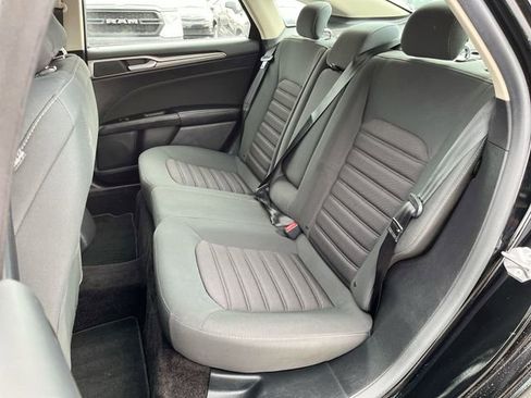 Used 2017 Ford Fusion SE image 24
