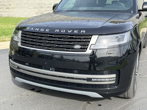 Used 2024 Land Rover Range Rover Long Wheelbase SE image 11
