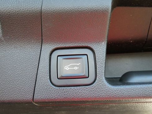 Used 2019 GMC Acadia Denali image 17