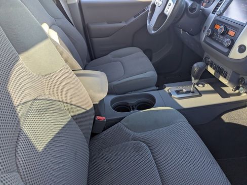 Used 2021 Nissan Frontier SV w/ Midnight Edition Floor Mats image 12