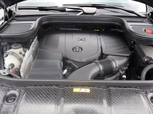Certified 2025 Mercedes-Benz GLE 450e 4MATIC w/ Driver Assistance Package image 44
