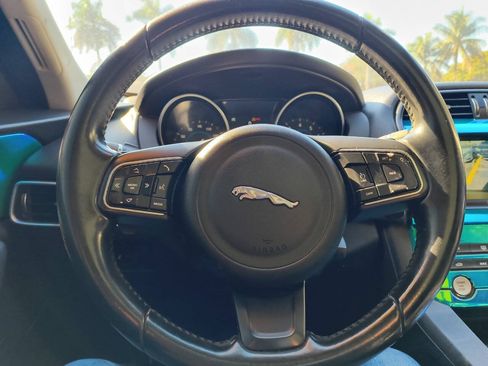Used 2018 Jaguar F-PACE Premium AWD/4WD image 38