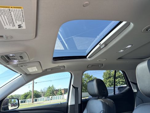 Used 2021 Chevrolet Traverse Premier image 17