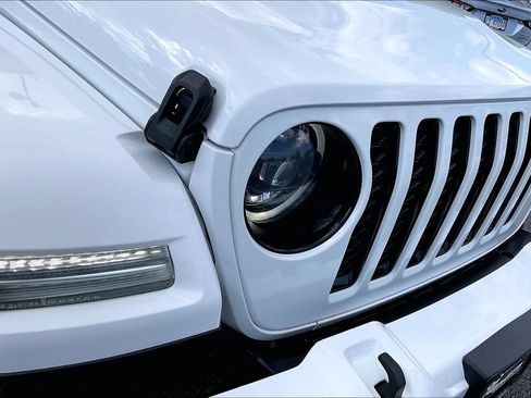 Used 2023 Jeep Gladiator Overland AWD/4WD image 32