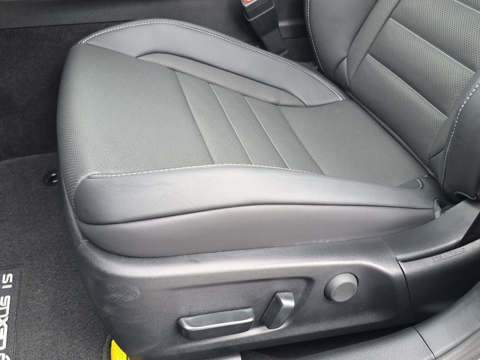 Used 2025 Lexus IS 500 RWD image 26
