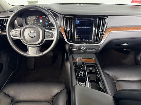 Used 2022 Volvo S60 B5 Momentum image 12