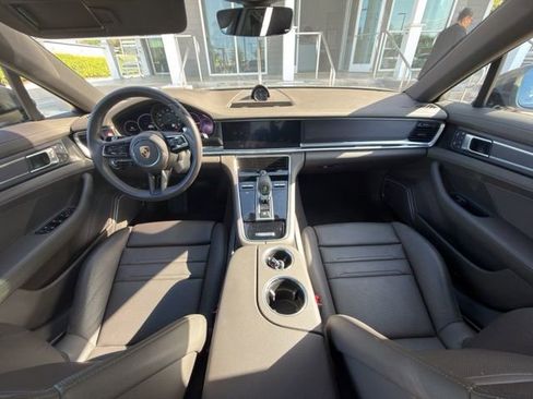 Used 2023 Porsche Panamera 4 Platinum Edition image 10