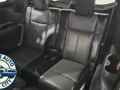 Used 2019 Nissan Pathfinder SL AWD/4WD image 32