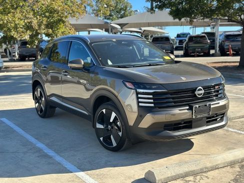 Used 2025 Nissan Kicks SR image 5