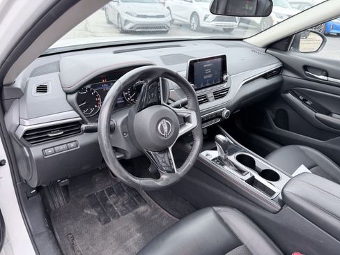 Used 2024 Nissan Altima 2.5 SR image 3