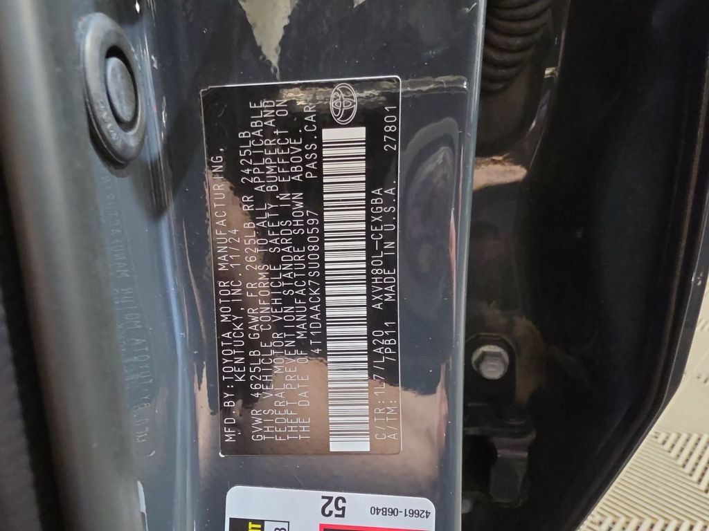 Used 2025 Toyota Camry XLE FWD image 27