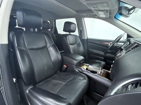 Used 2018 Nissan Pathfinder Platinum image 13