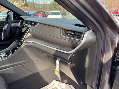 New 2025 Jeep Grand Cherokee Altitude image 20