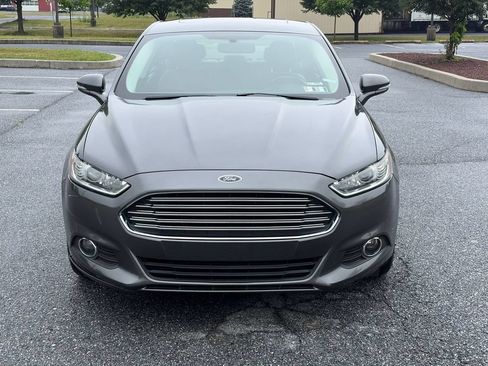 Used 2015 Ford Fusion SE w/ Equipment Group 202A FWD image 2
