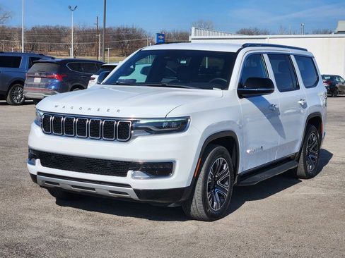 Used 2024 Jeep Wagoneer Series II w/ Flexible Seating Group image 3