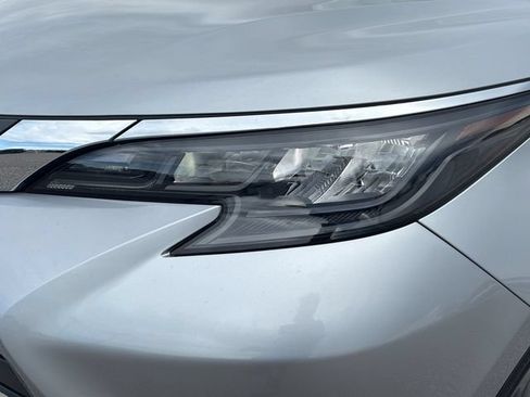 Used 2024 Toyota Sienna LE w/ LE Plus Package FWD image 9