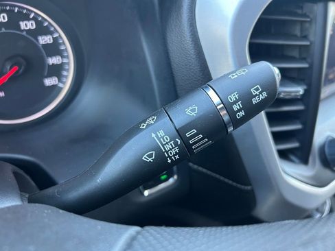 Certified 2023 GMC Acadia SLE w/ Driver Convenience Package image 55