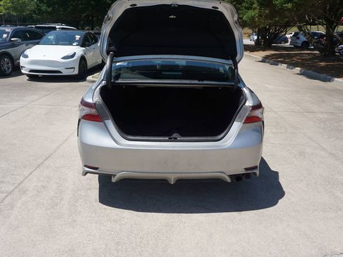 Used 2022 Toyota Camry SE FWD image 14