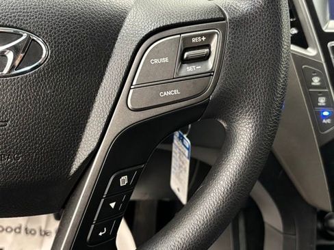Used 2017 Hyundai Santa Fe SE FWD image 18