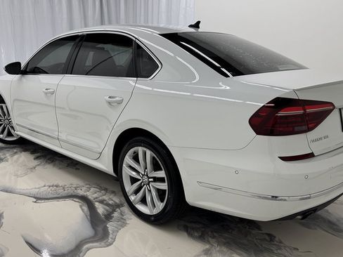 Used 2017 Volkswagen Passat 1.8T SEL Premium FWD image 6