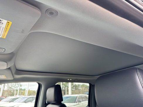 Used 2022 Ford F150 Lariat image 9