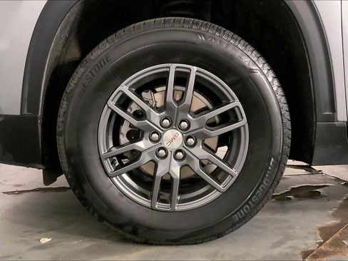Used 2025 GMC Acadia Elevation FWD image 9
