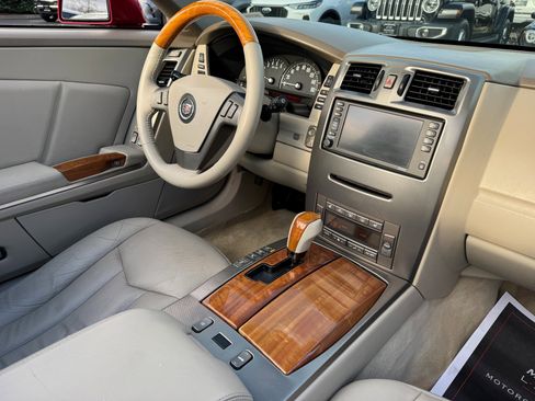 Used 2005 Cadillac XLR image 28