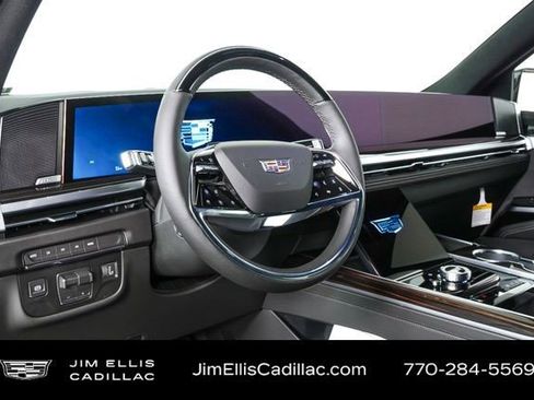 Certified 2026 Cadillac Escalade Luxury AWD/4WD image 4