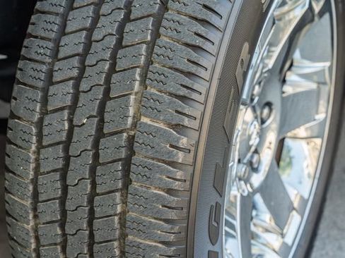 Used 2012 RAM 1500 Laramie RWD image 12