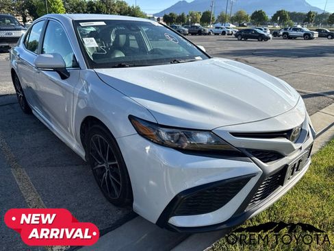 Used 2023 Toyota Camry SE FWD image 11