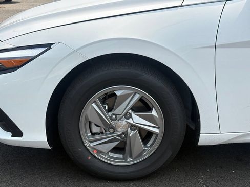 New 2026 Hyundai Elantra SE FWD image 19
