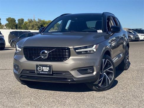 Used 2022 Volvo XC40 T5 R-Design w/ Advanced Package image 3