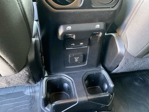 Used 2019 Jeep Wrangler Unlimited Sahara AWD/4WD image 18