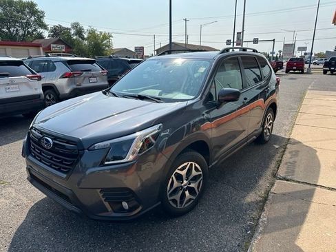 Used 2022 Subaru Forester Premium AWD/4WD image 3