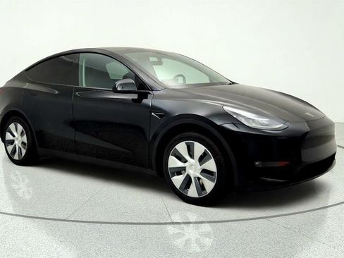 Used 2022 Tesla Model Y Long Range AWD/4WD image 3