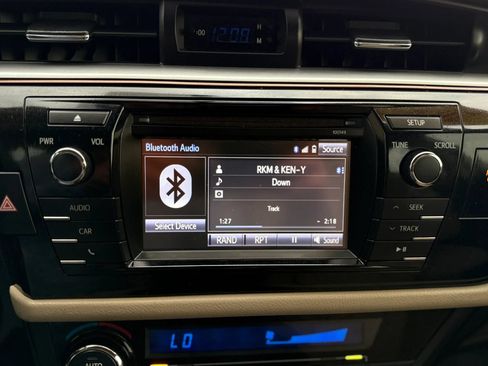 Used 2015 Toyota Corolla LE FWD image 16