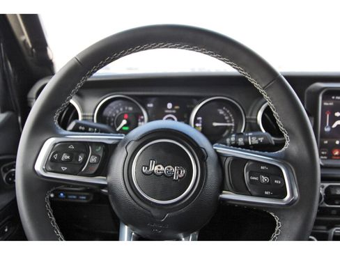 Used 2023 Jeep Wrangler Unlimited Sahara AWD/4WD image 17
