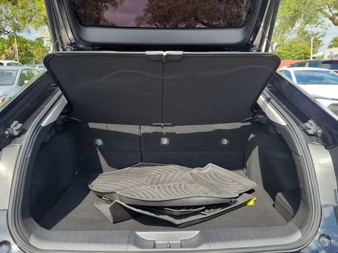 Used 2025 Toyota Prius Plug-In Hybrid image 6