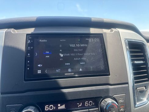 Used 2018 Nissan Titan SV w/ SV Convenience Package RWD image 39