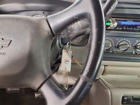 Used 2002 Chevrolet Silverado 1500 LT image 14