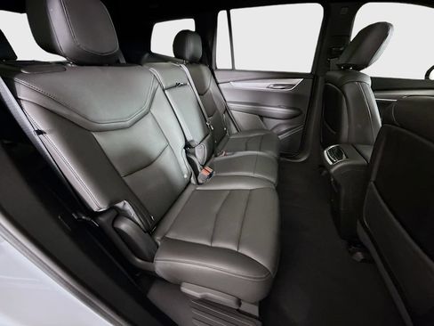 Used 2025 Cadillac XT6 Luxury FWD image 30