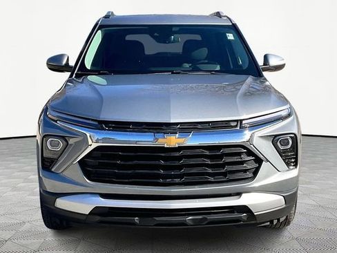 Used 2024 Chevrolet TrailBlazer LT w/ LT Cold Weather Package image 2