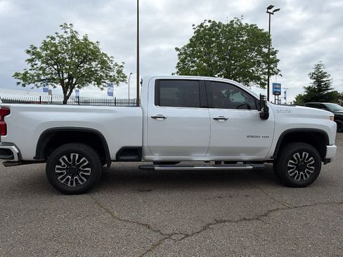 Used 2022 Chevrolet Silverado 2500 High Country w/ Technology Package AWD/4WD image 4