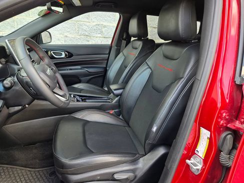 Used 2025 Jeep Compass Trailhawk AWD/4WD image 14