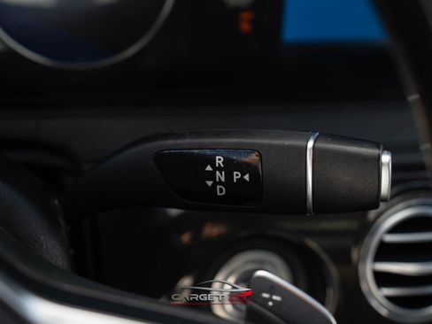 Used 2019 Mercedes-Benz S 560 4MATIC Sedan w/ Premium Package image 29