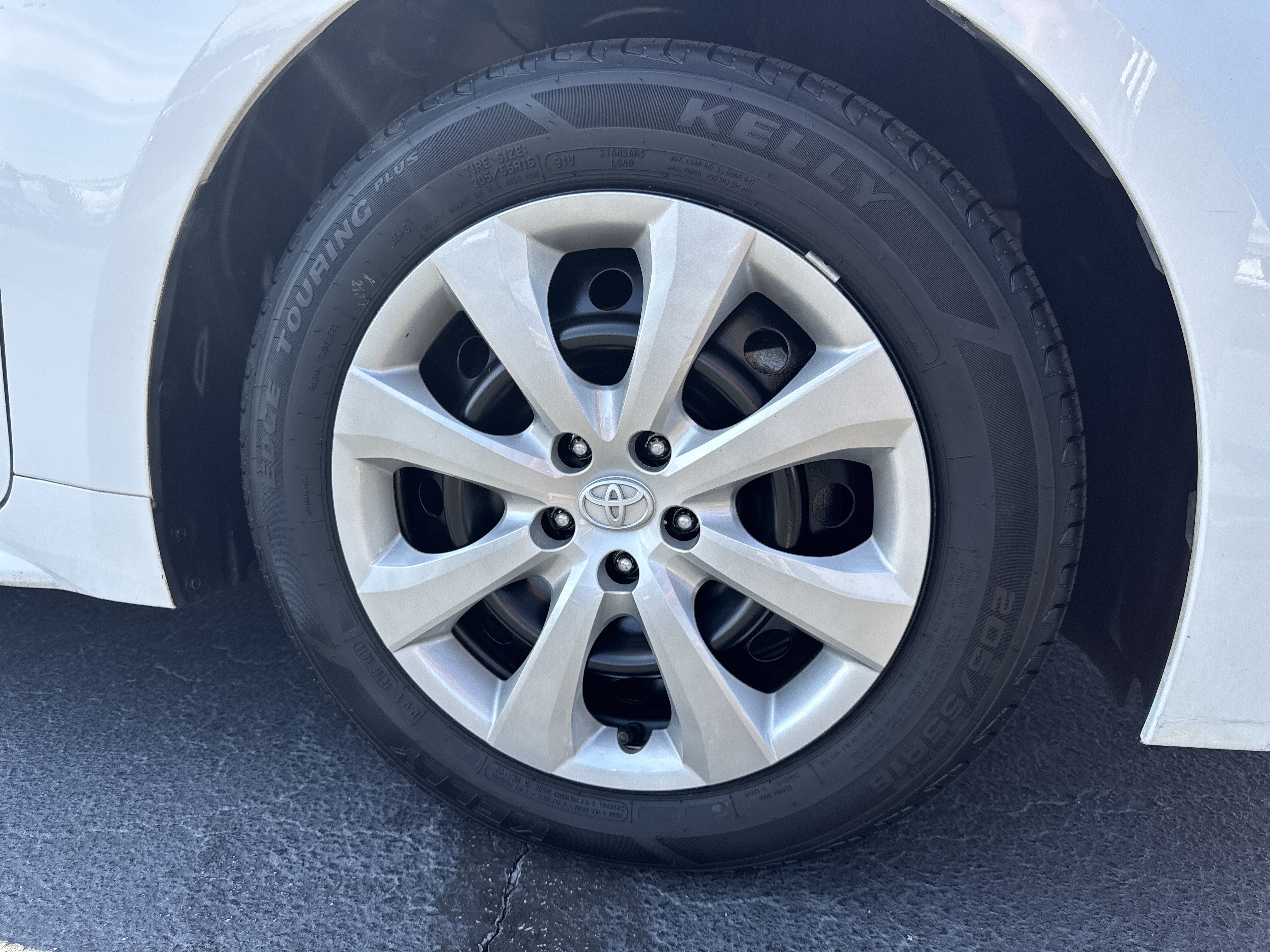 Used 2024 Toyota Corolla LE FWD image 13