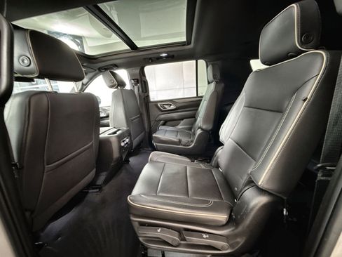 Used 2022 GMC Yukon XL SLT w/ SLT Premium Package image 25