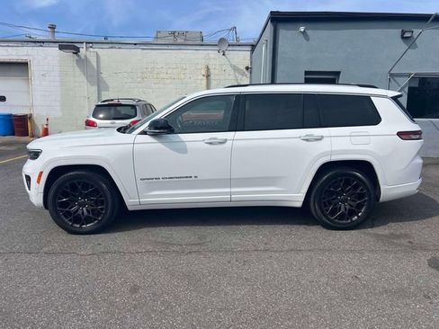 Used 2021 Jeep Grand Cherokee L Overland w/ Luxury Tech Group IV AWD/4WD image 9