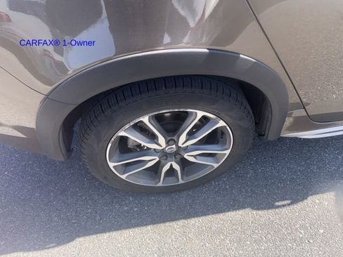 Used 2017 Volvo V60 T5 Cross Country image 8